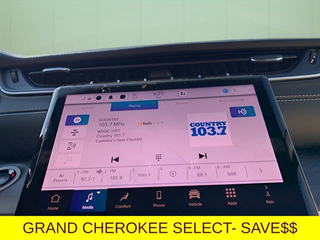 New 2025 Jeep Grand Cherokee Limited w/ Black Appearance Package image 25