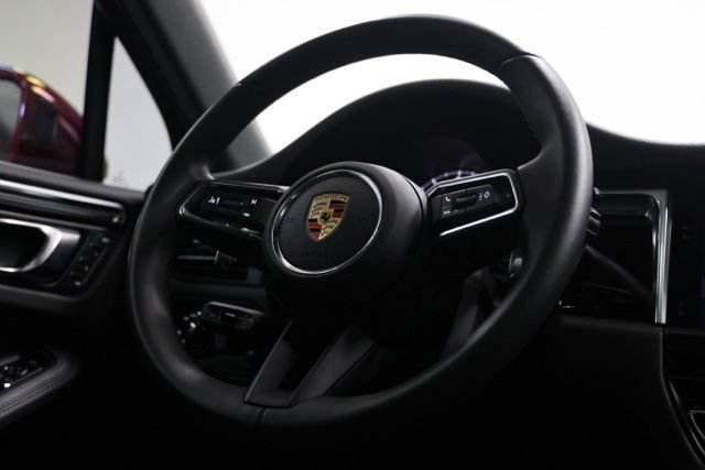 Used 2025 Porsche Macan AWD/4WD image 41