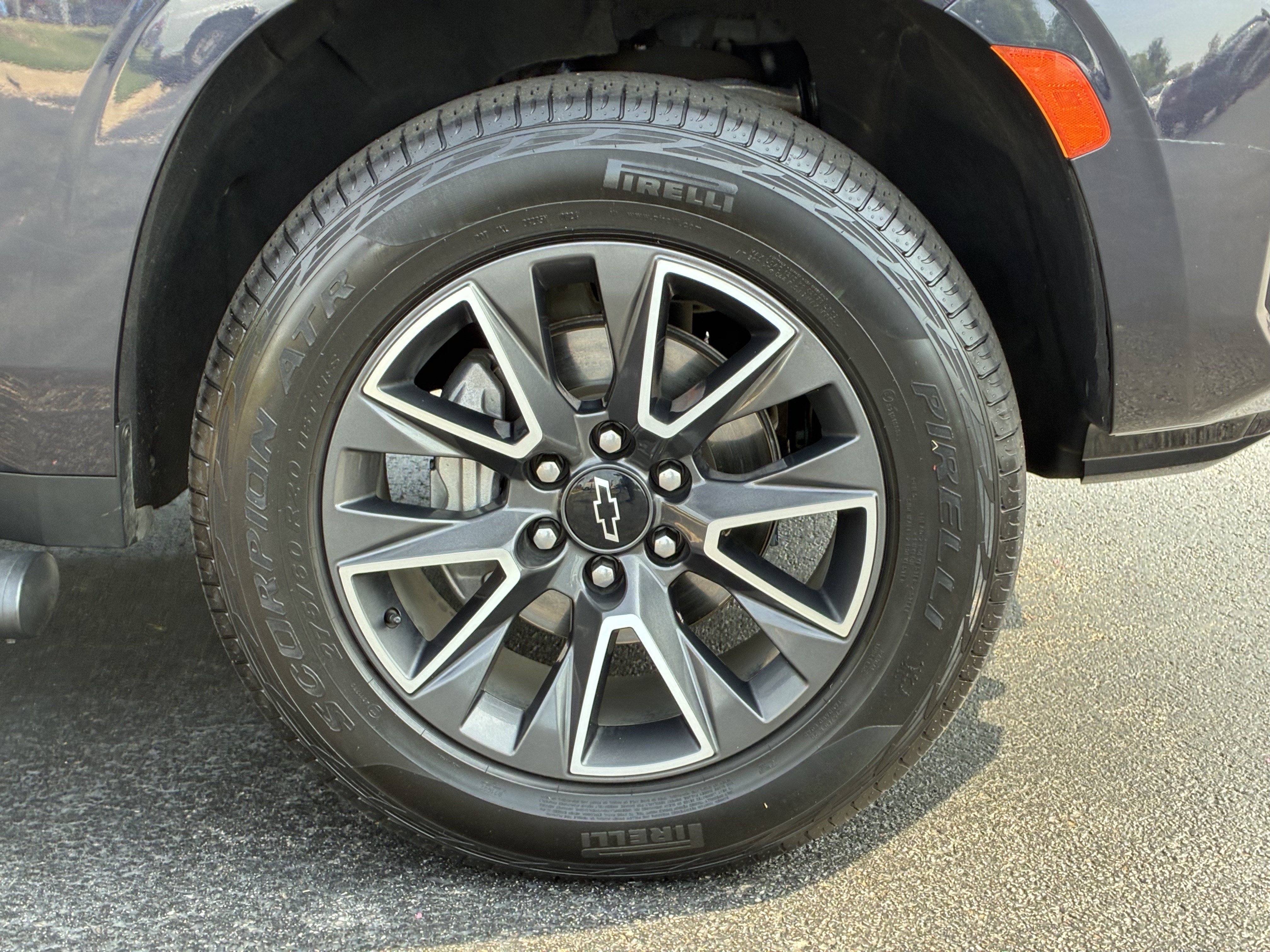 Used 2022 Chevrolet Tahoe Z71 w/ Luxury Package AWD/4WD image 5