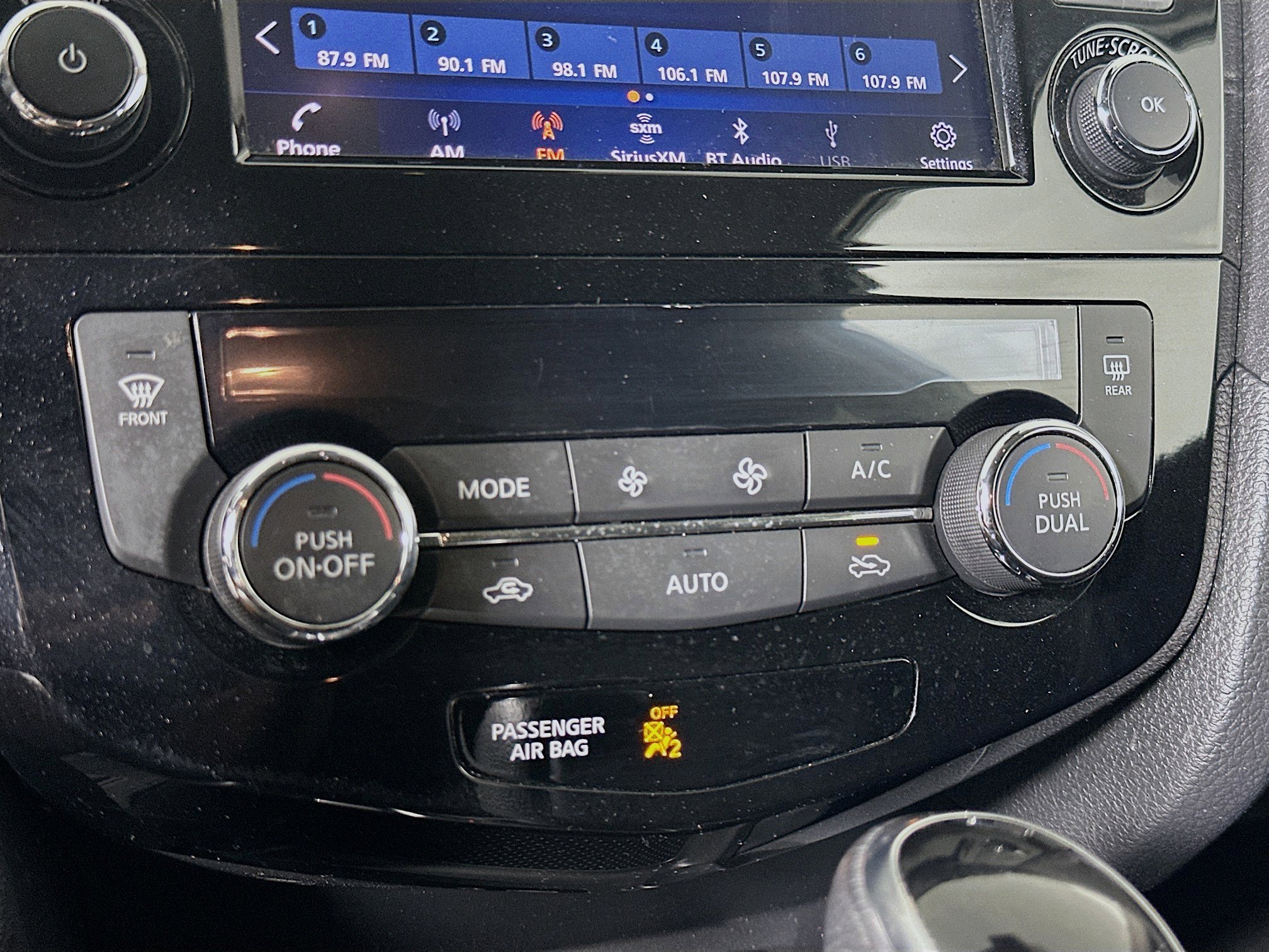 Used 2019 Nissan Rogue SV FWD image 23