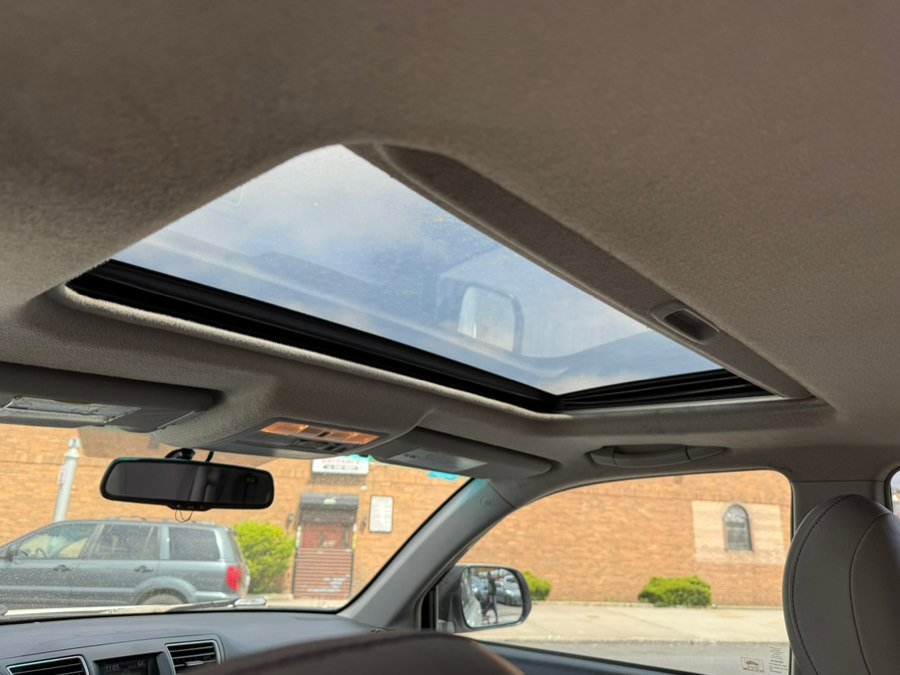 Used 2011 Toyota Highlander Limited w/ Tow Pkg AWD/4WD image 12