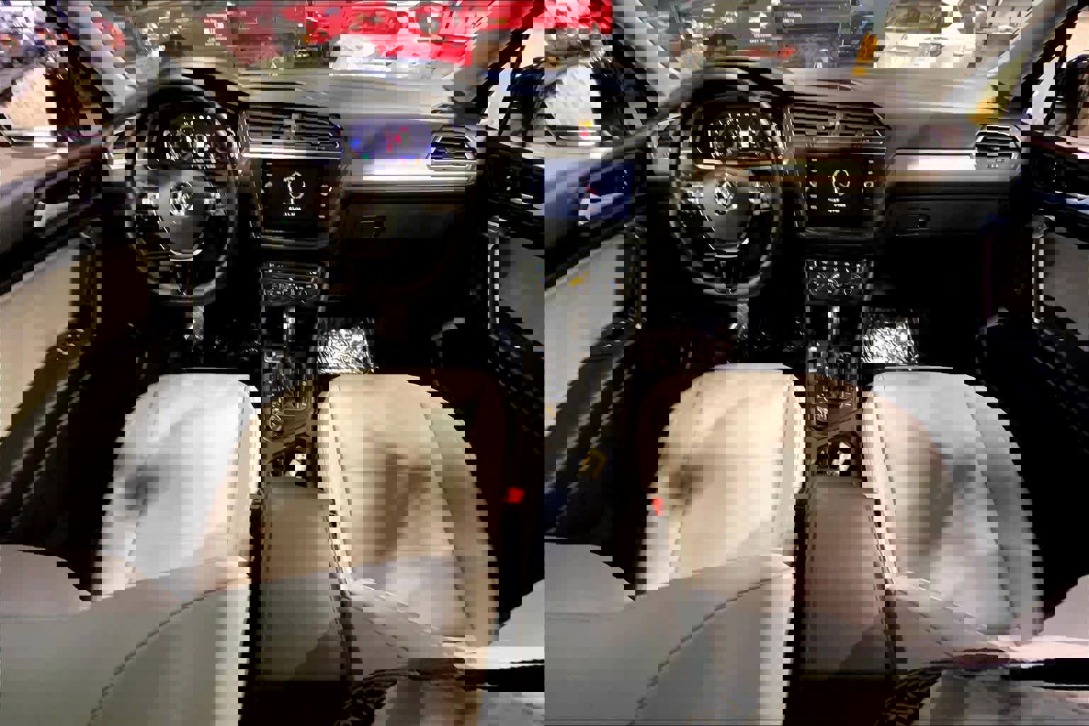 Used 2020 Volkswagen Tiguan SEL image 16