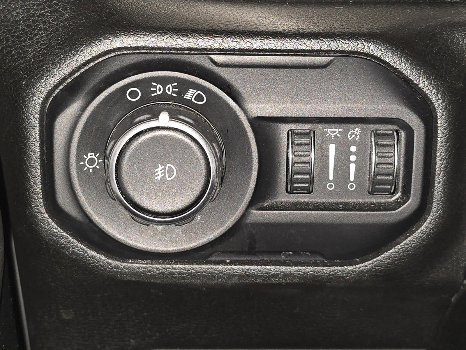 Used 2018 Jeep Wrangler Unlimited Sport image 13