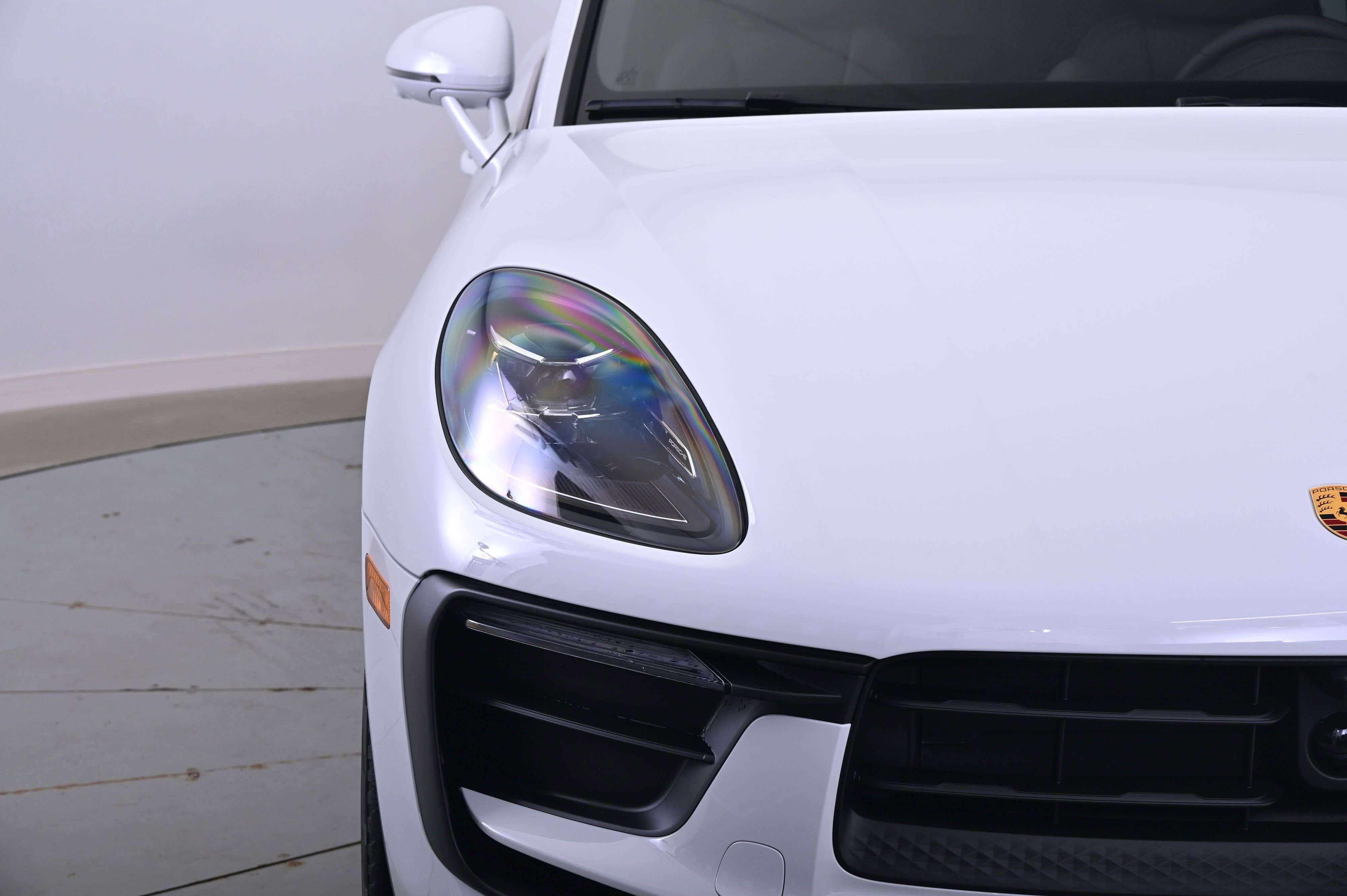 Certified 2025 Porsche Macan image 11