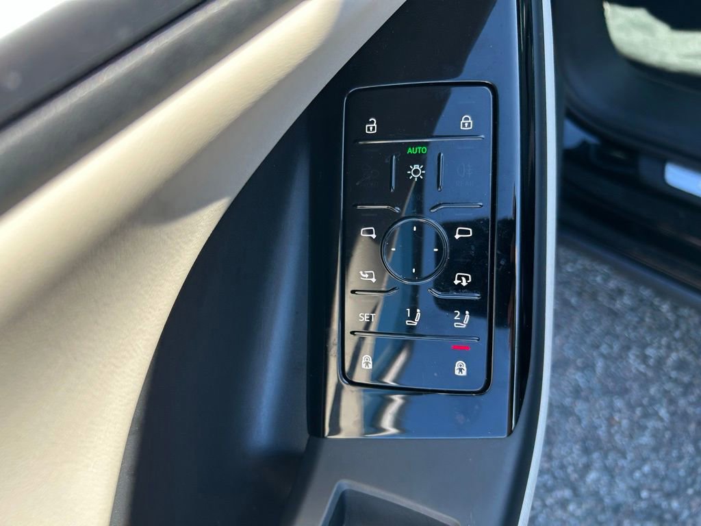 Used 2025 Audi Q6 e-tron Premium w/ Convenience Package image 16