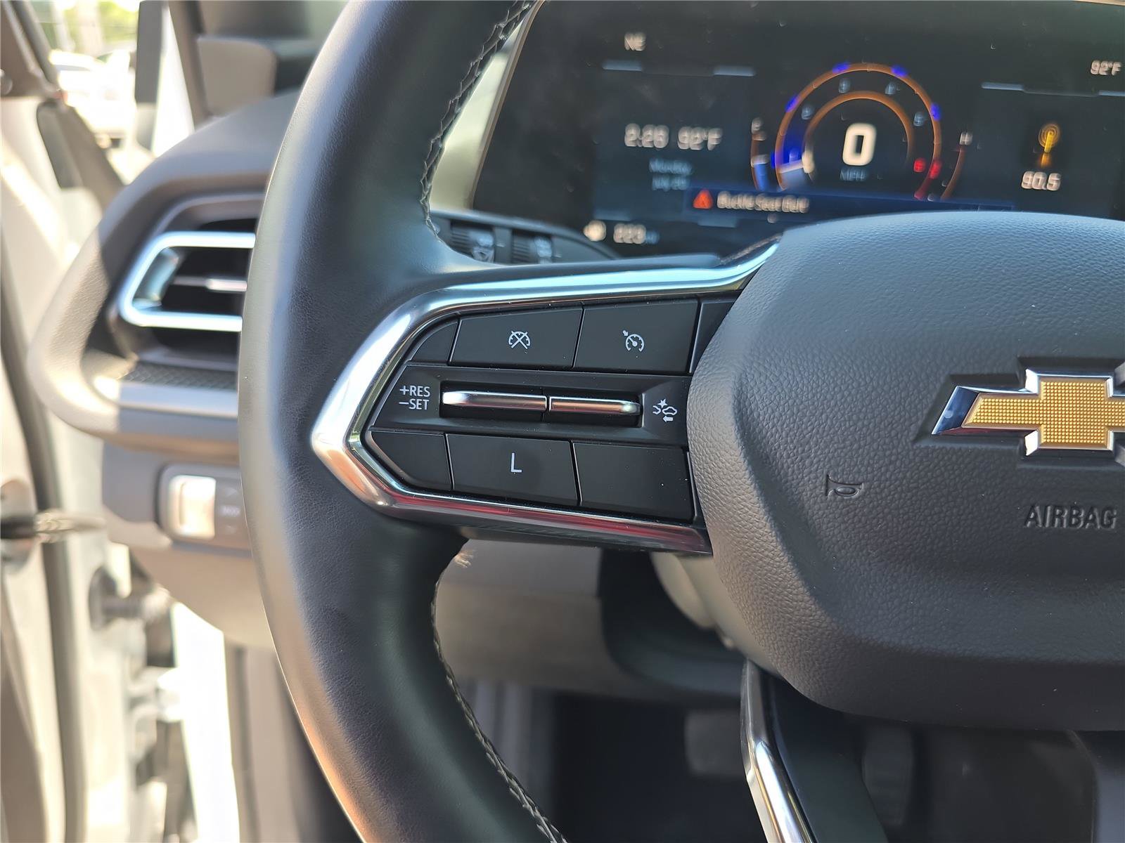 Used 2025 Chevrolet Traverse LT FWD image 33