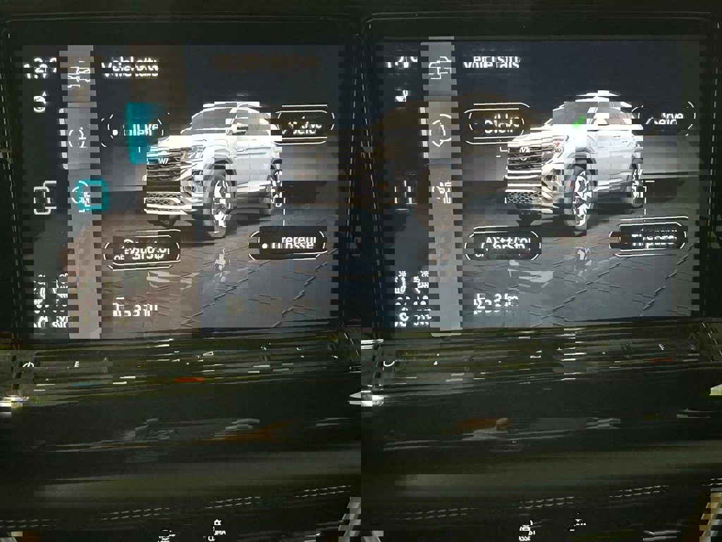 Used 2025 Volkswagen Atlas Cross Sport SE image 34