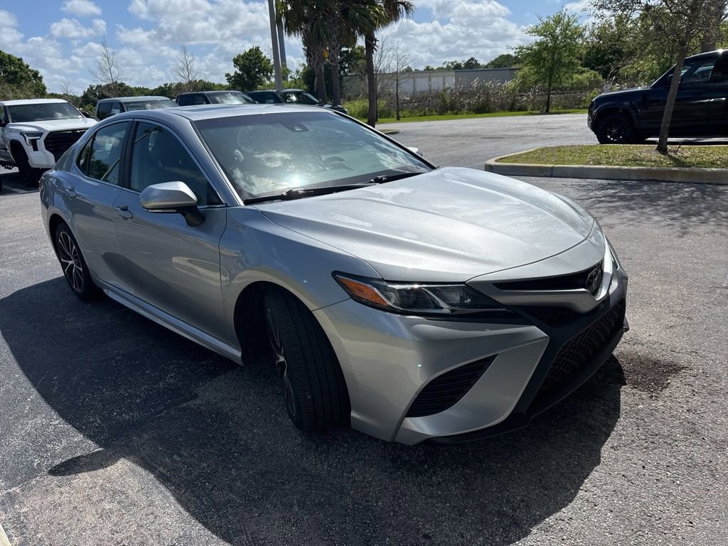 Used 2019 Toyota Camry SE w/ Convenience Package image 3