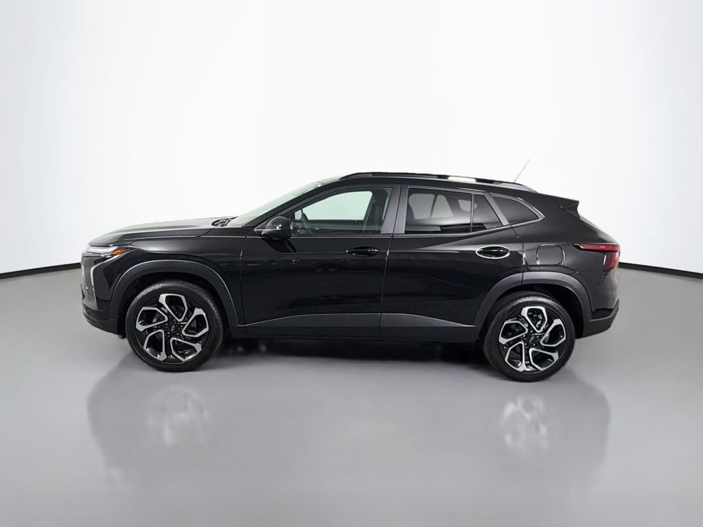 Used 2025 Chevrolet Trax RS w/ Sunroof Package FWD image 4