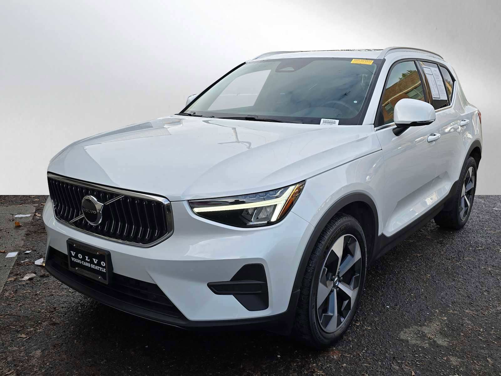 Certified 2025 Volvo XC40 B5 Core w/ Protection Package Premier image 6