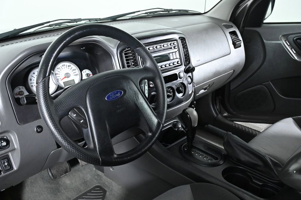 Used 2006 Ford Escape XLS image 9