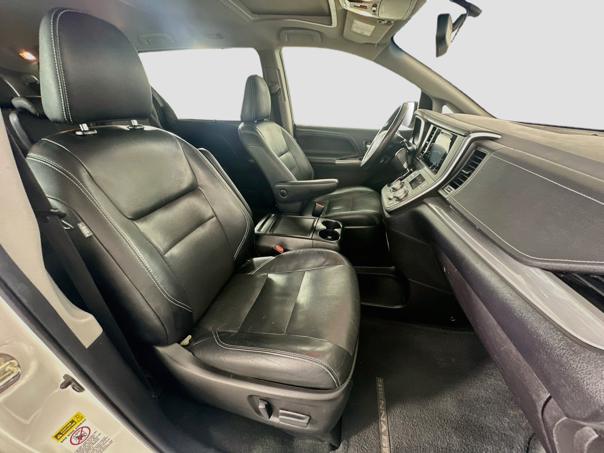 Used 2015 Toyota Sienna SE w/ SE Preferred Package FWD image 33