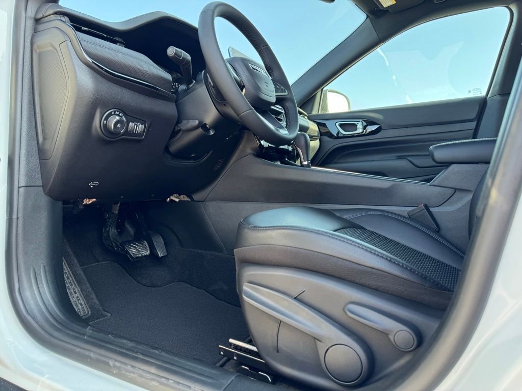 New 2026 Jeep Compass Latitude image 10