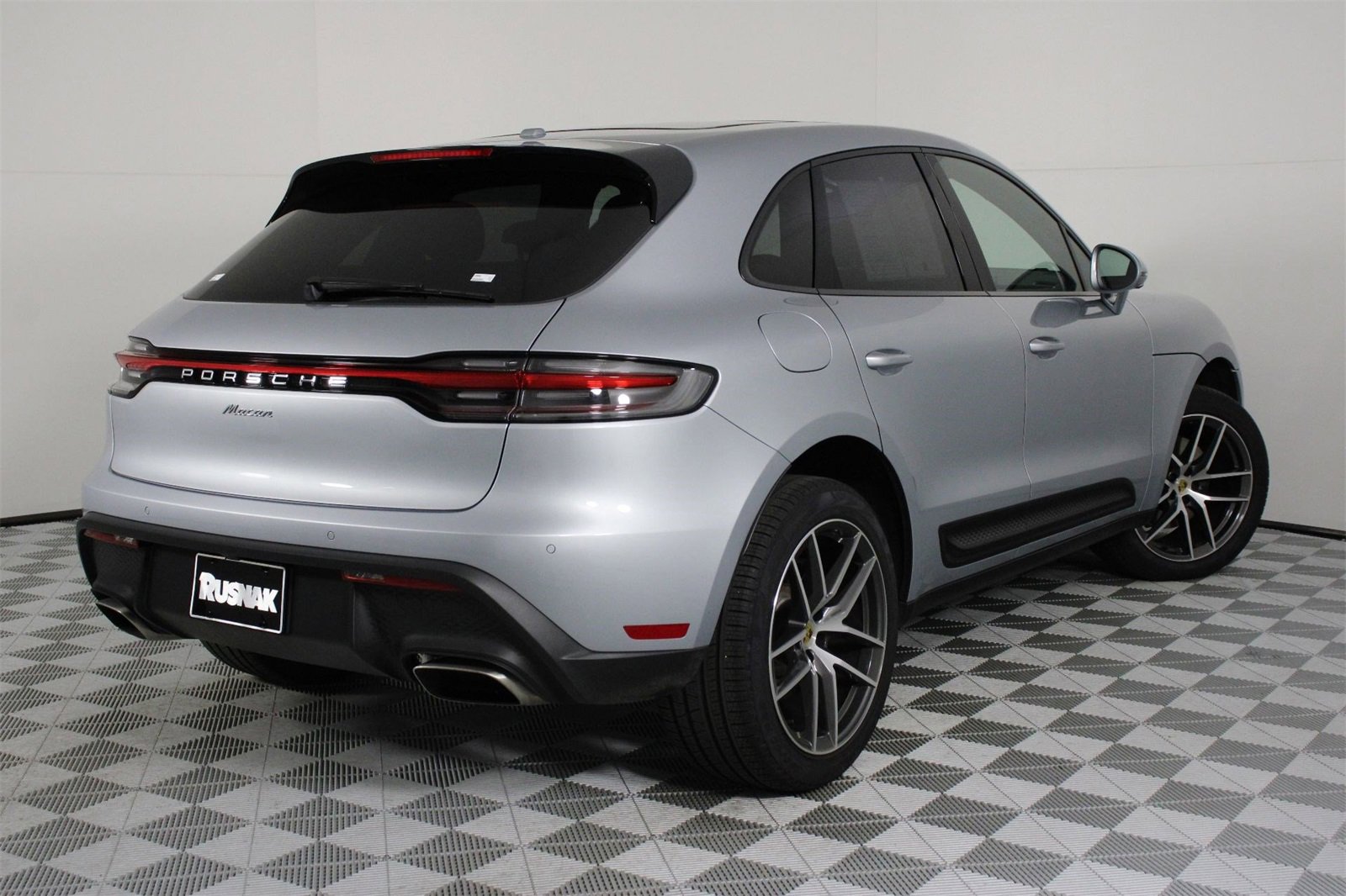Used 2025 Porsche Macan image 7