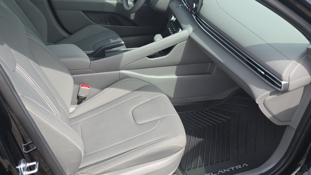 Certified 2026 Hyundai Elantra Sport FWD image 13