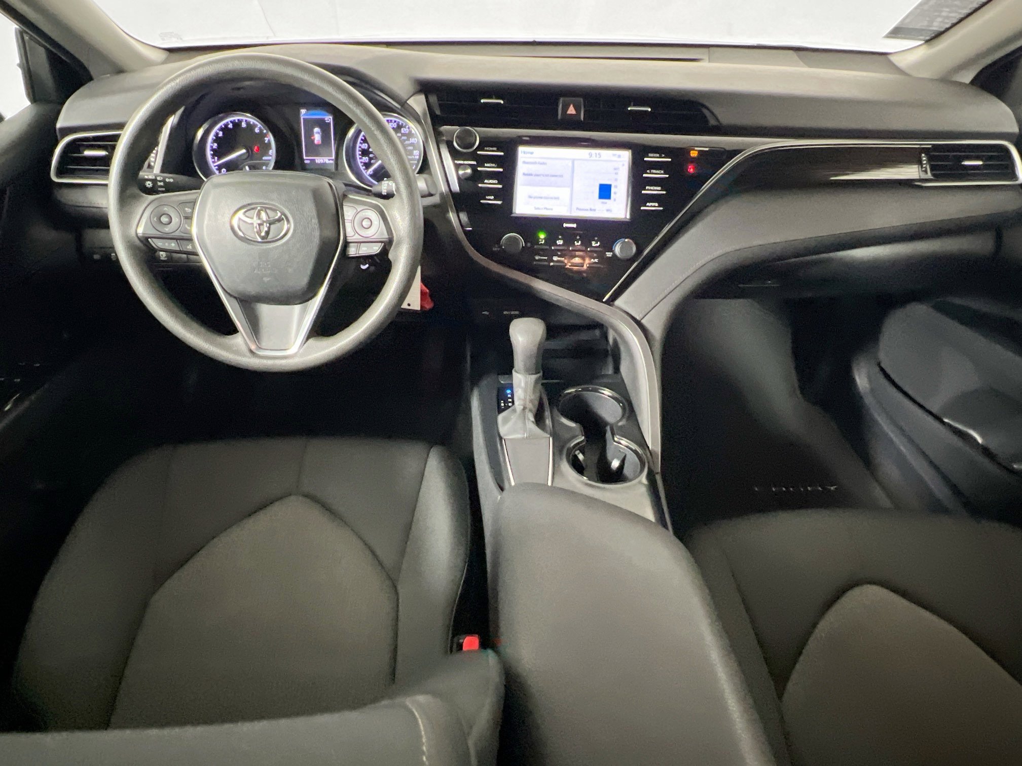 Used 2020 Toyota Camry LE image 29