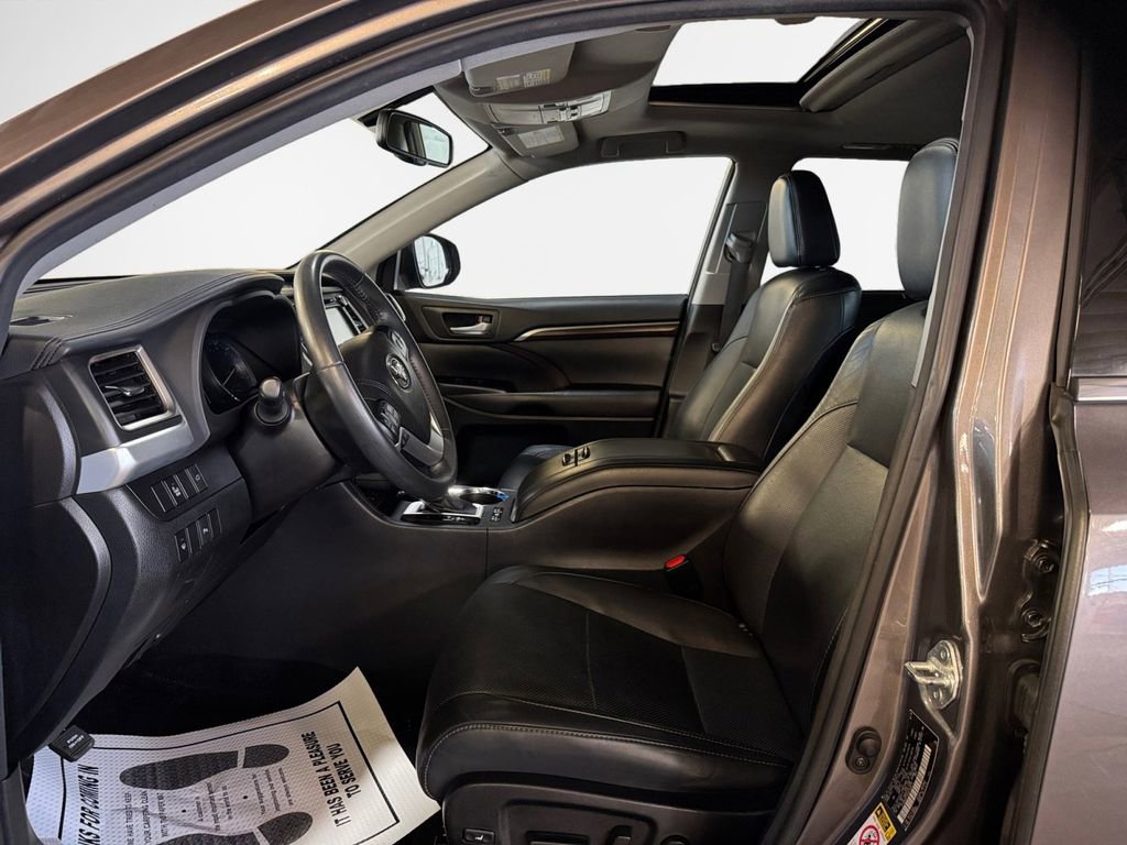 Used 2016 Toyota Highlander Limited image 12