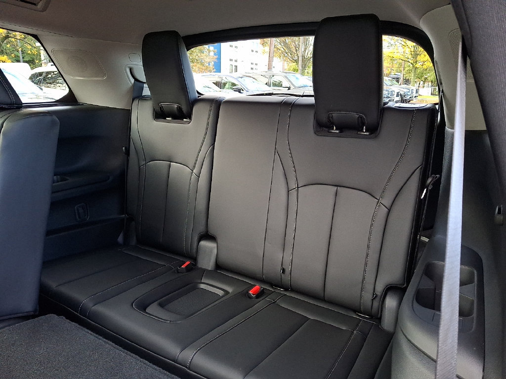 Certified 2026 INFINITI QX60 Luxe w/ Cargo Package AWD/4WD image 10