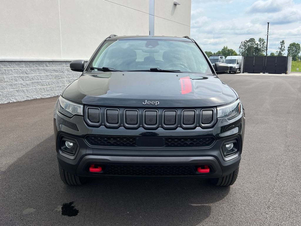 Used 2022 Jeep Compass Trailhawk w/ Trailhawk Convenience Group AWD/4WD image 3