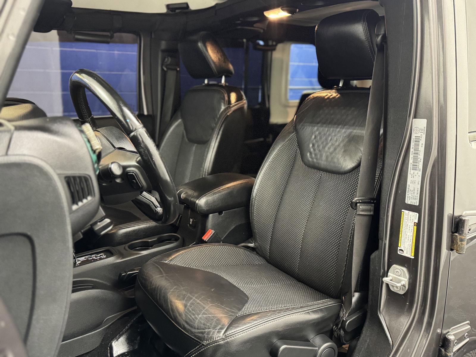 Used 2016 Jeep Wrangler Unlimited Sahara AWD/4WD image 12