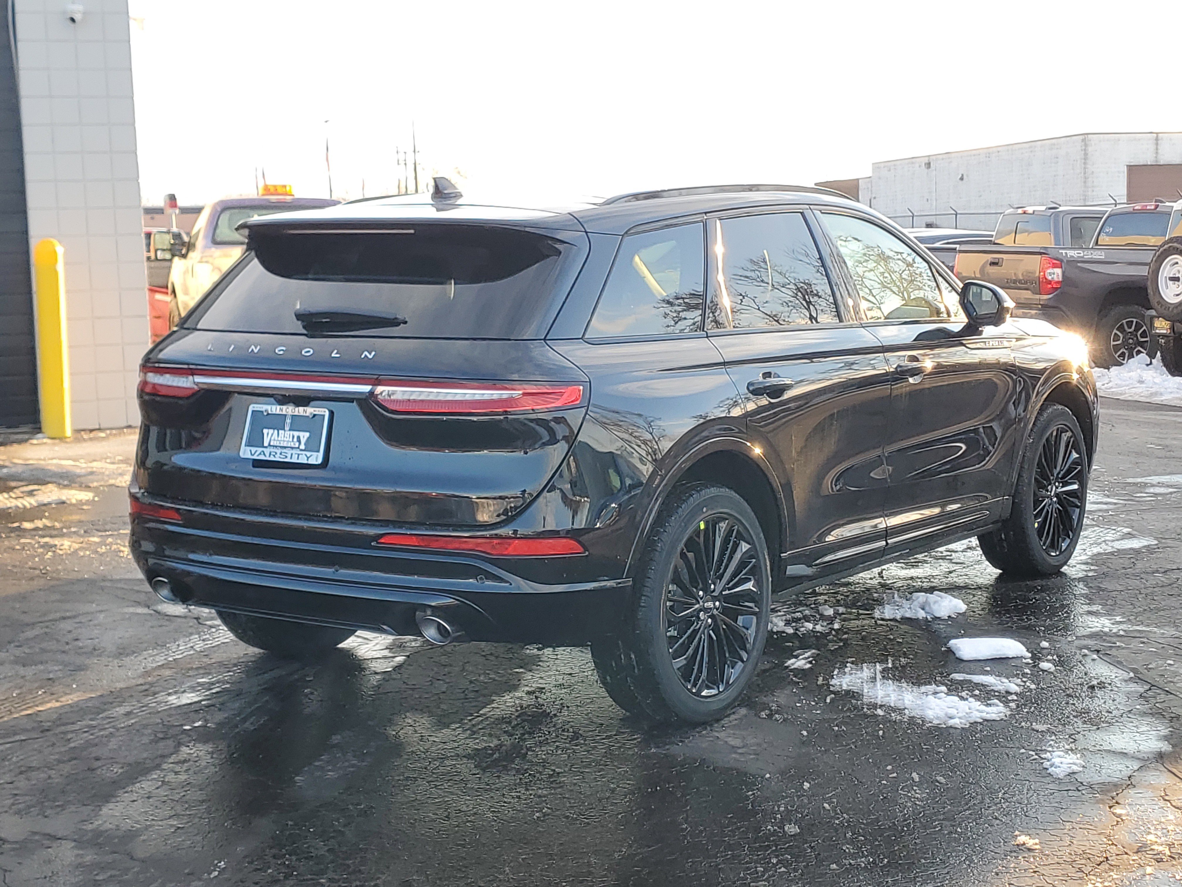 New 2026 Lincoln Corsair Reserve w/ Jet Appearance Package image 4