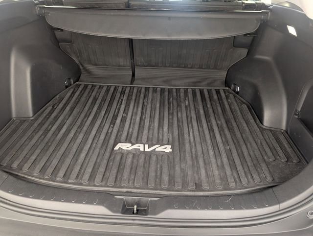 Used 2022 Toyota RAV4 LE image 24
