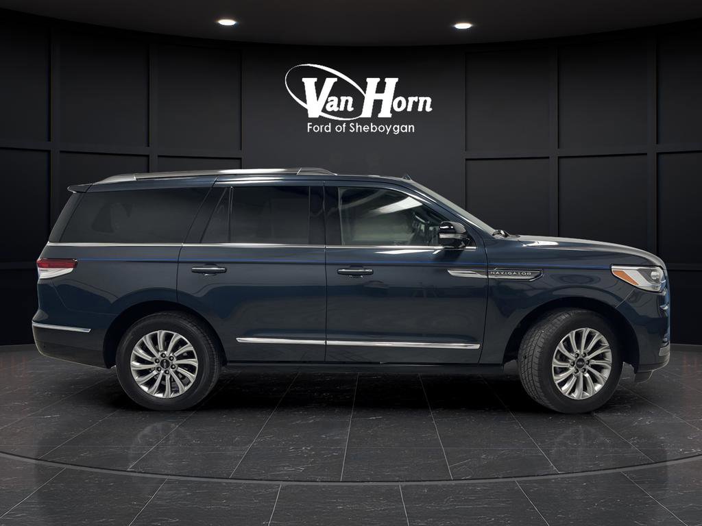 Used 2024 Lincoln Navigator Premiere image 7