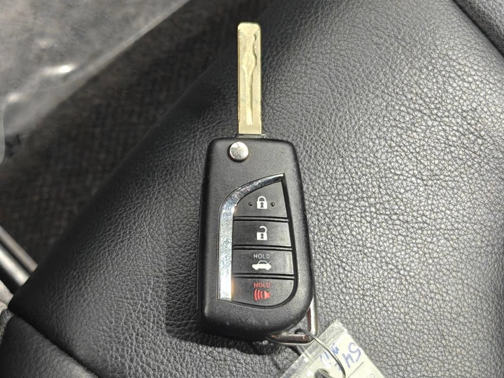 Used 2023 Toyota Camry SE FWD image 10