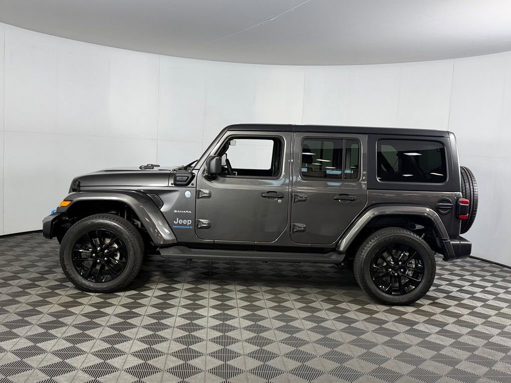 Used 2023 Jeep Wrangler Unlimited Sahara AWD/4WD image 11