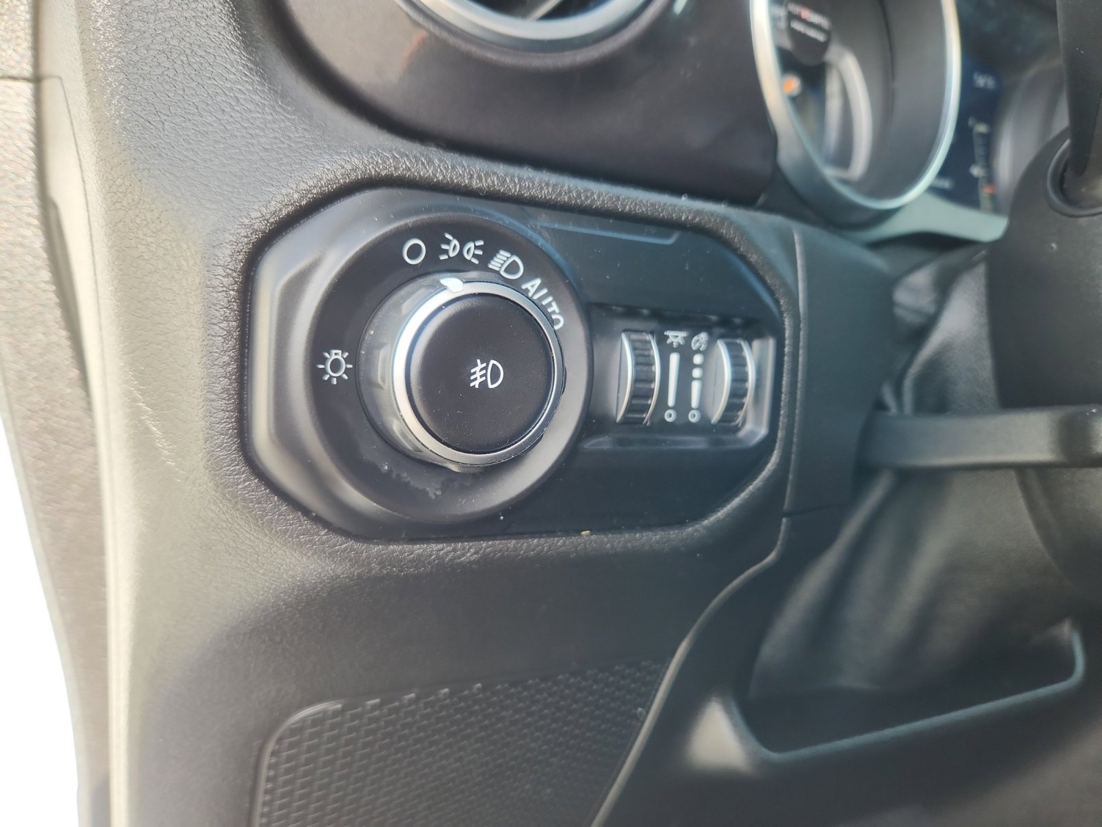 Used 2020 Jeep Wrangler Unlimited Sahara image 31