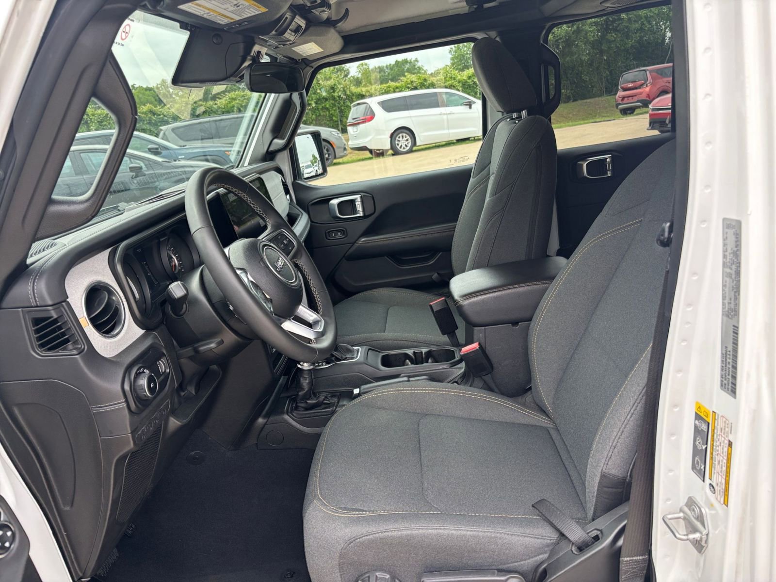 Used 2025 Jeep Wrangler Unlimited Sahara AWD/4WD image 27