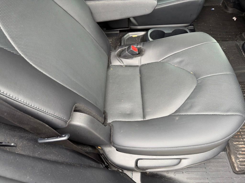 Used 2024 Toyota Highlander Limited FWD image 18