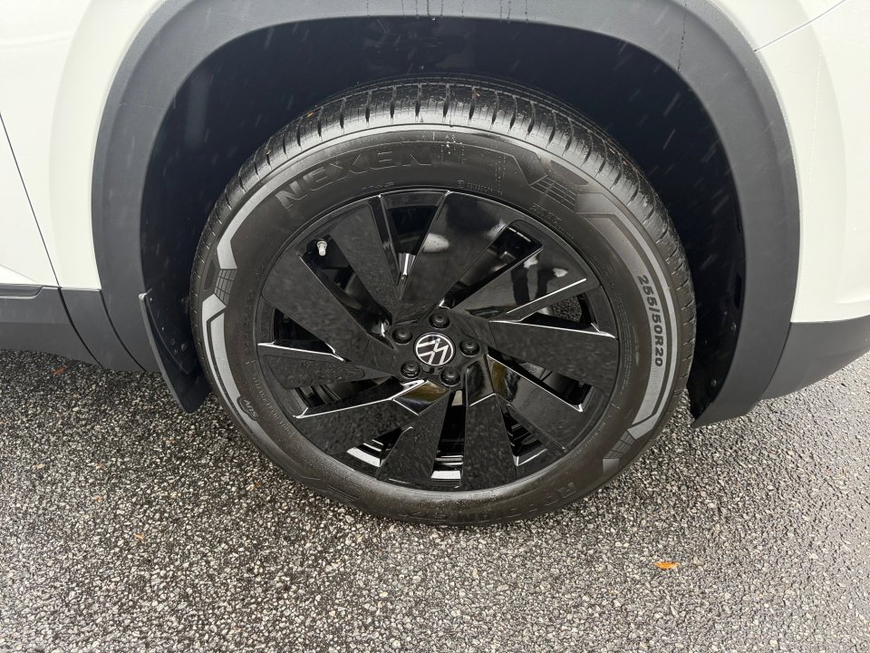 New 2026 Volkswagen Atlas Cross Sport SE image 25