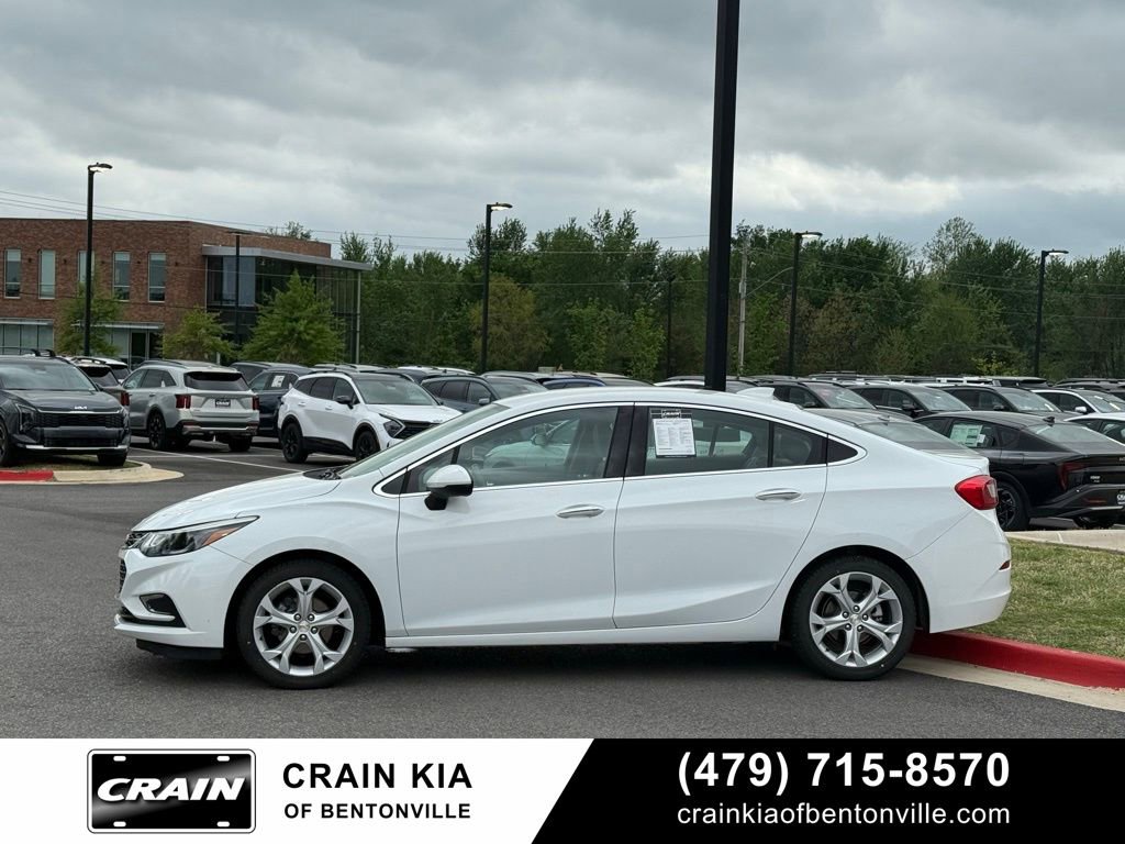 Used 2017 Chevrolet Cruze Premier w/ Enhanced Convenience Package FWD image 4