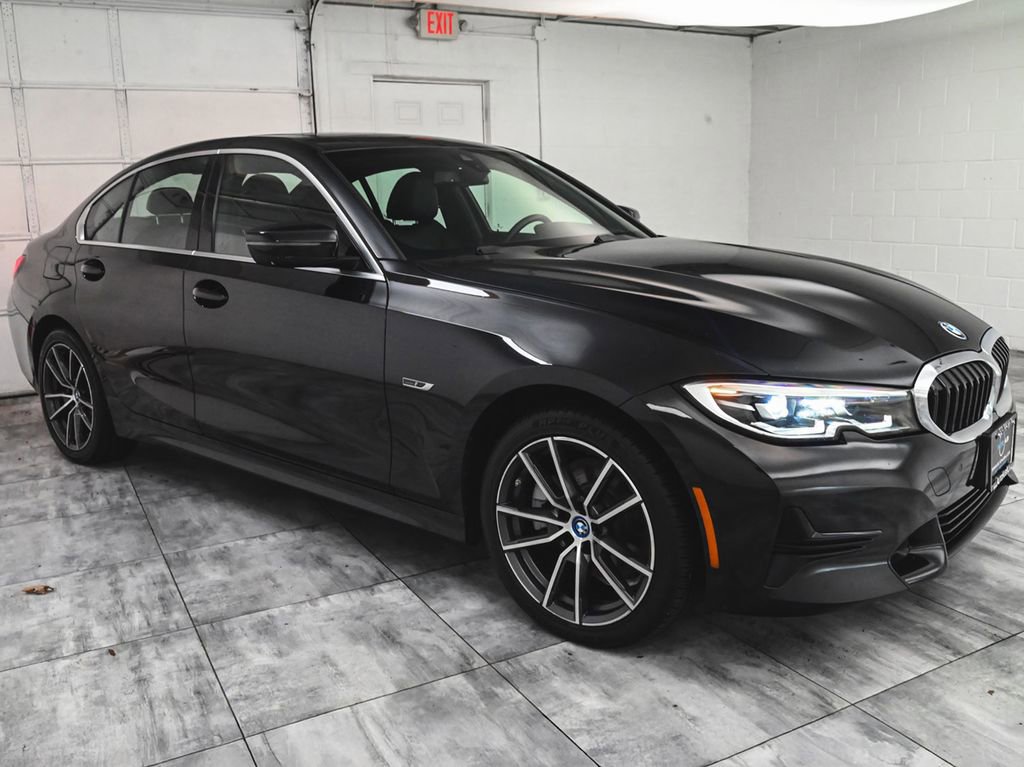 Used 2022 BMW 330e xDrive image 3