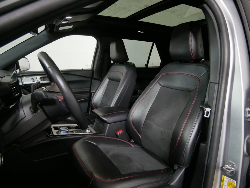 Used 2023 Ford Explorer ST-Line image 11