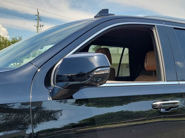 Used 2021 Cadillac Escalade Premium Luxury AWD/4WD image 11