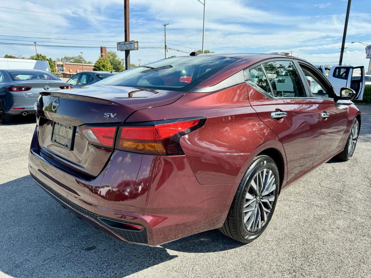 Used 2024 Nissan Altima 2.5 SV image 9