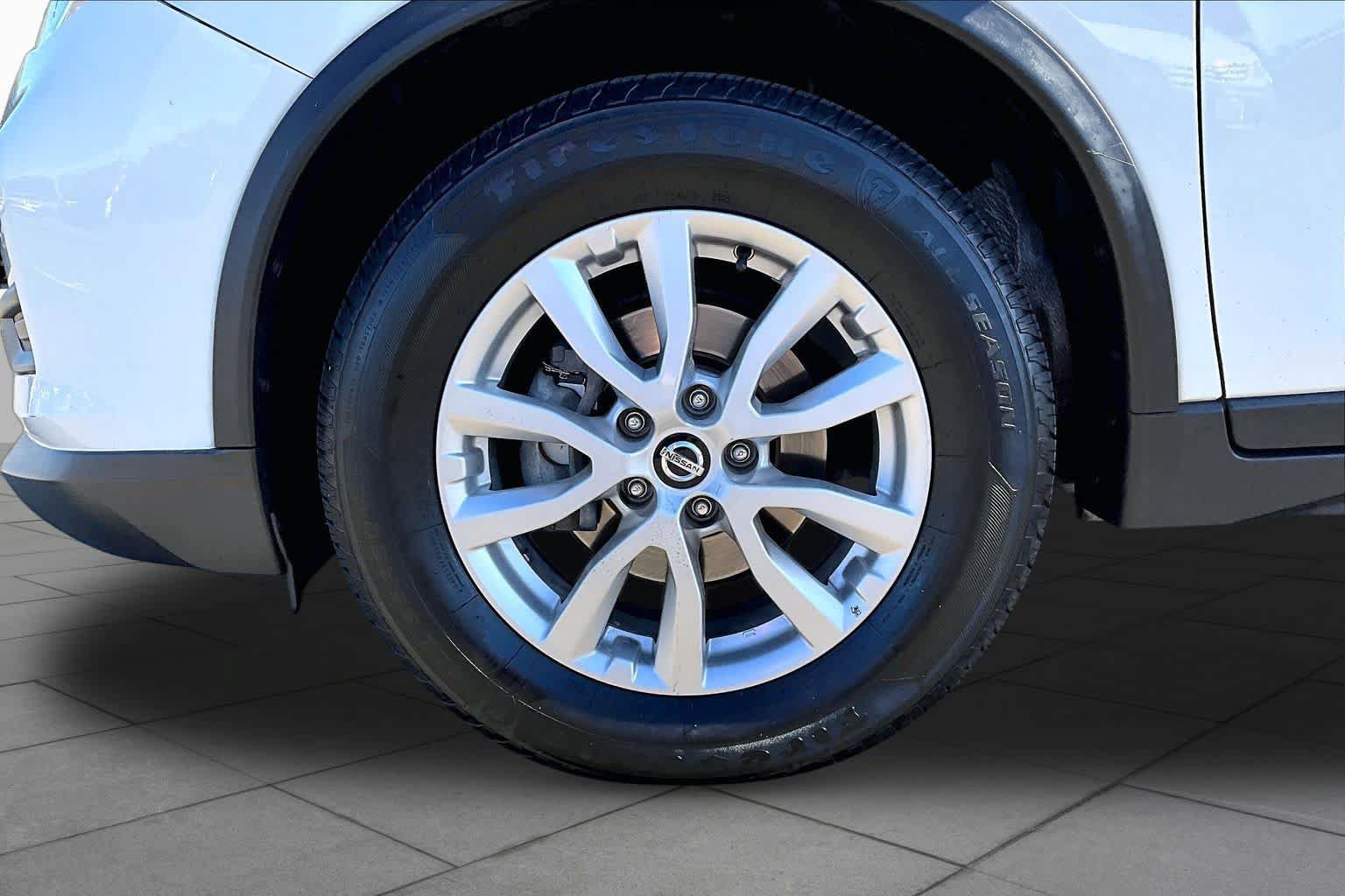 Used 2019 Nissan Rogue SV FWD image 10