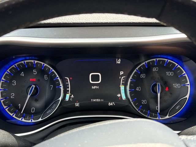 Used 2018 Chrysler Pacifica Limited w/ Advanced Safetytec Group FWD image 28