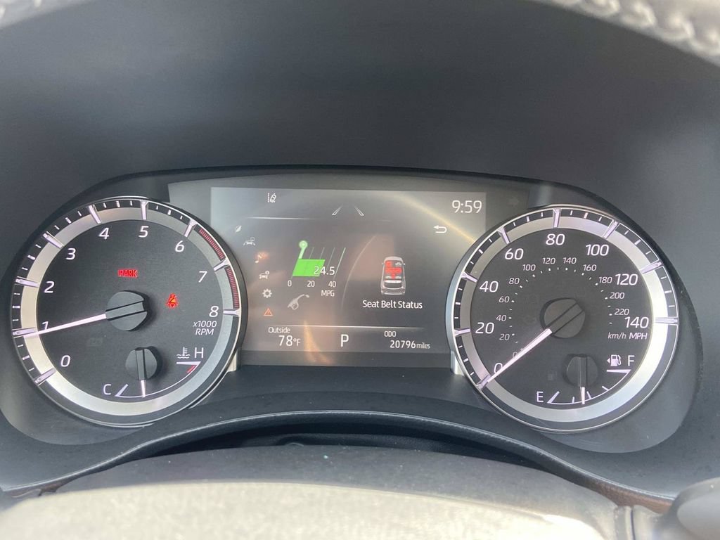 Used 2023 Toyota Highlander LE FWD image 28