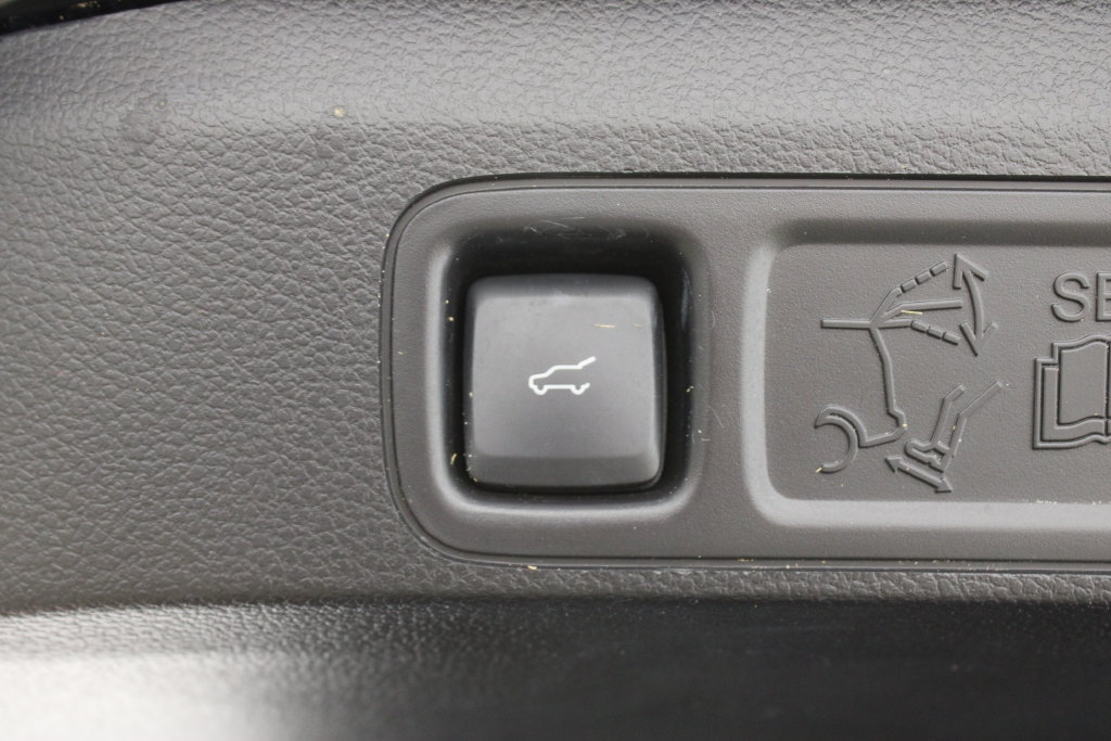 Used 2018 Ford Expedition XLT w/ Equipment Group 202A RWD image 32