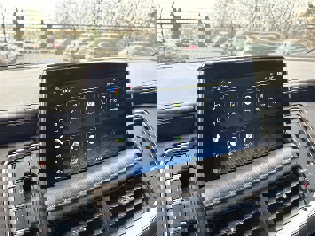 Used 2022 Chevrolet Suburban Z71 w/ Luxury Package image 34