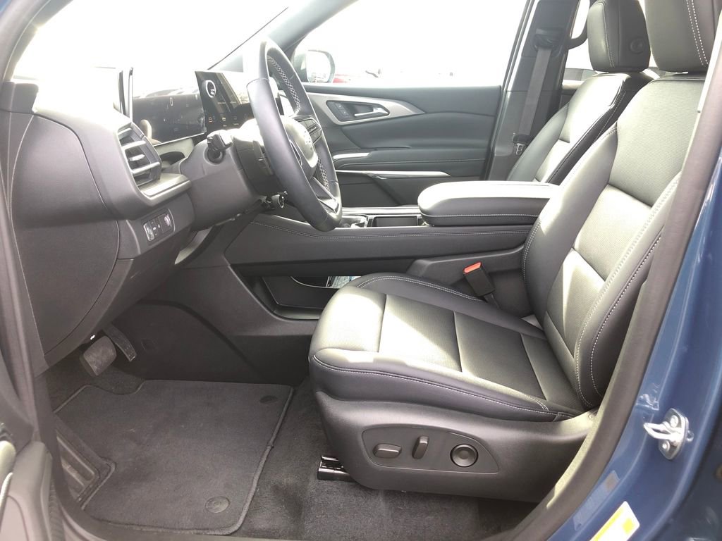 New 2025 Chevrolet Traverse LT w/ Driver Confidence Package image 14