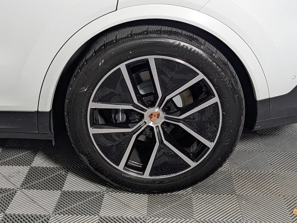 Used 2026 Porsche Cayenne E-Hybrid Coupe AWD/4WD image 12