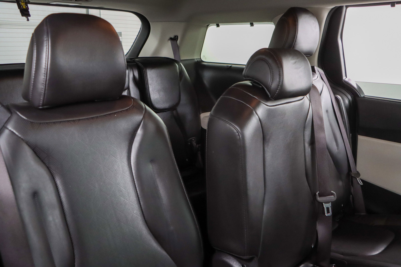 Used 2024 Kia Carnival EX image 28