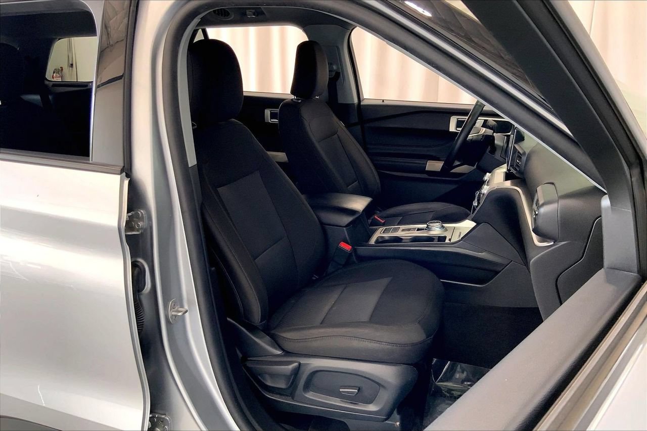 Used 2022 Ford Explorer XLT RWD image 6