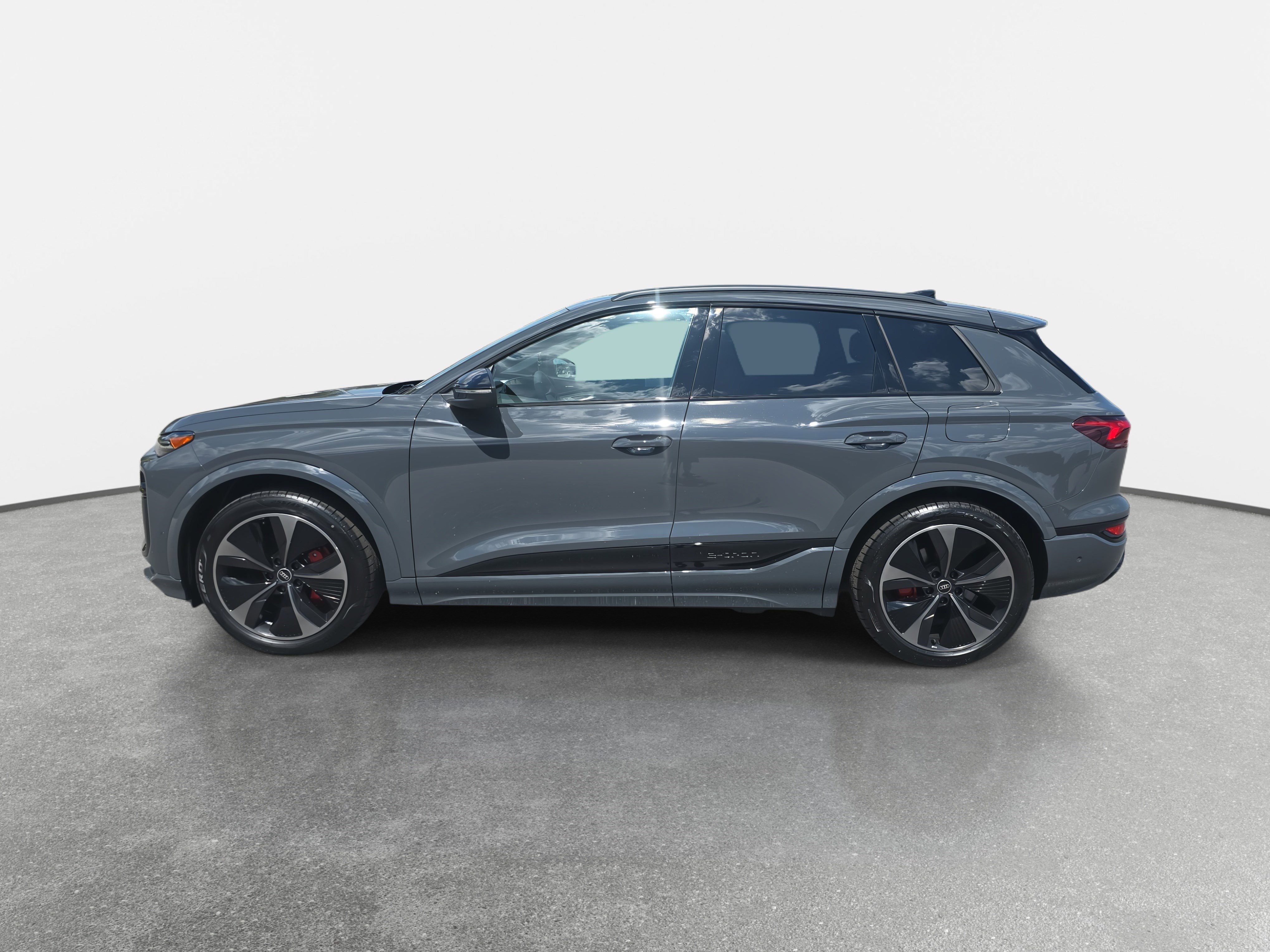 New 2025 Audi SQ6 e-tron Prestige image 5
