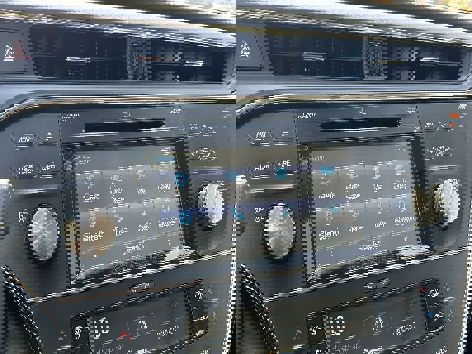 Used 2018 Toyota Avalon Limited w/ Carpet Mat Package image 16