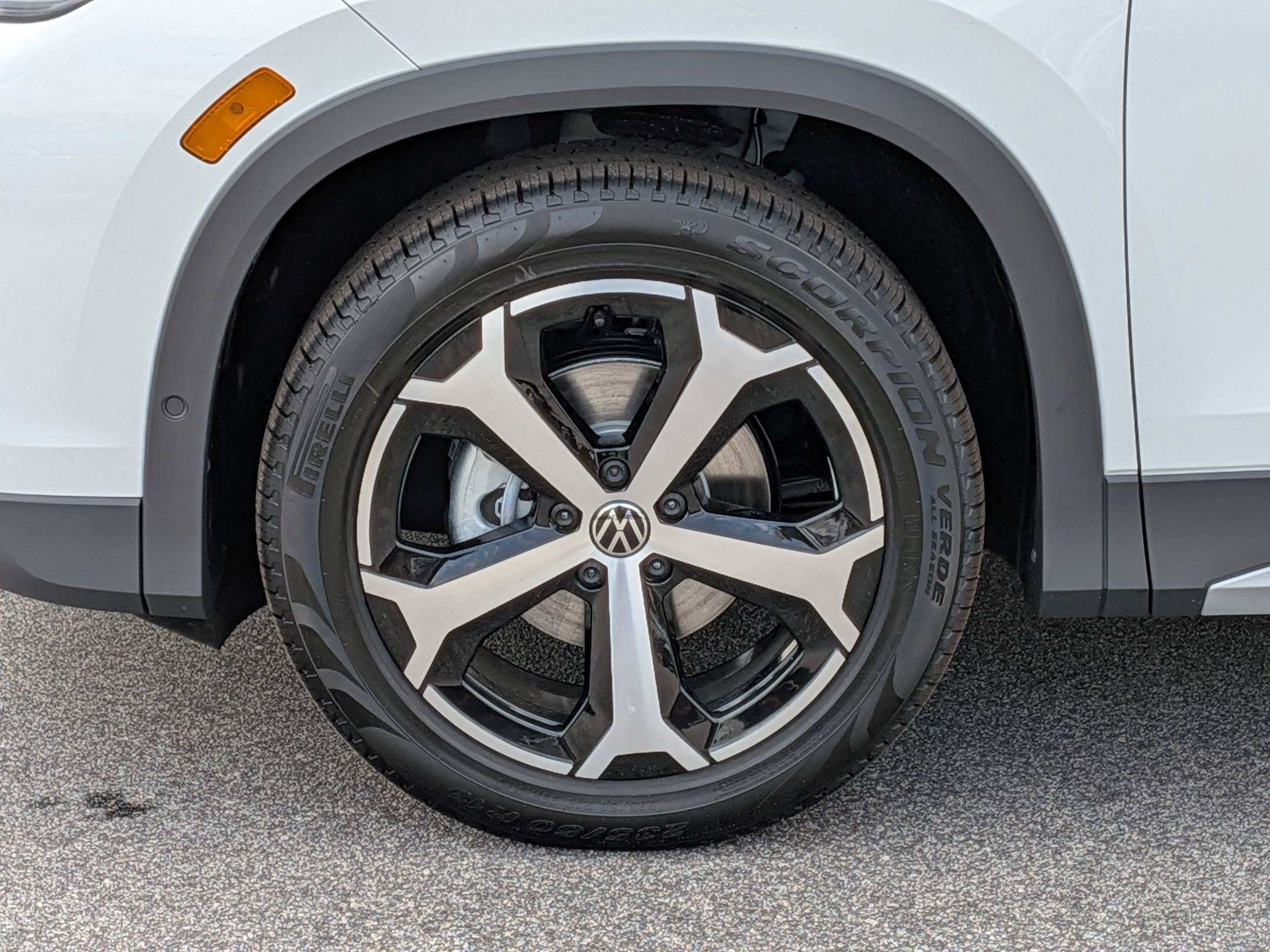 New 2026 Volkswagen Tiguan SE FWD image 10